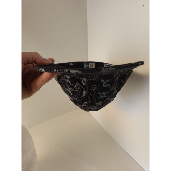 RARE‎ NY Yankees Skull and Bones Black Hat (sz. 7.5) - Picture 6 of 7